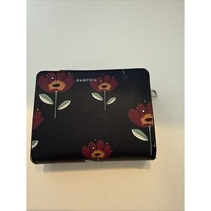 Parfois Zip Around Compact Continental Wallet In A Floral Print.